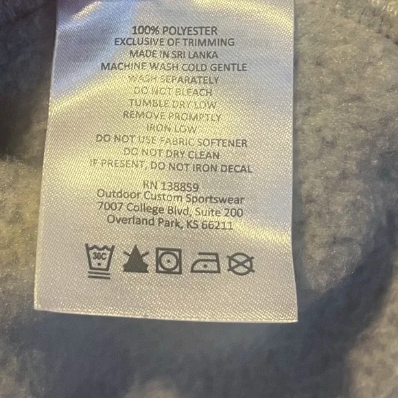 Set of two Great Wolf Lodge Columbia size medium pullovers - Picture 14 of 14